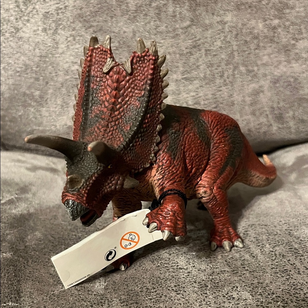 NWT Schleich Pentaceratops Retired Dinosaur